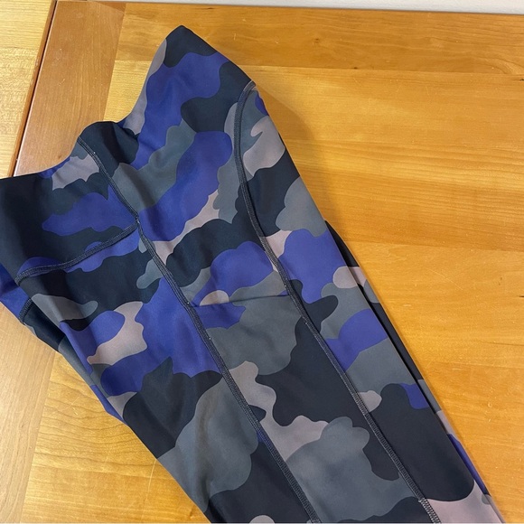 Athleta Ultimate Stash Printed 7/8 Tight large - Picture 10 of 14